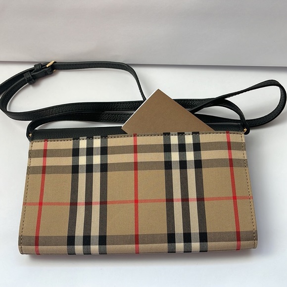 Burberry Vintage Check and Leather wallet with Detachable strap - Picture 11 of 16